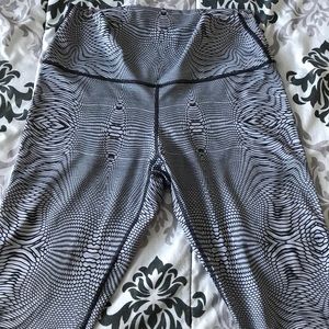 Yoga Democracy Python Print 7/8 leggings size 12